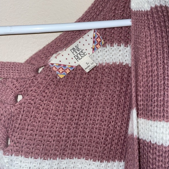 🏷️ 3/$15 SALE Mauve Pink knitted Cardigan - Picture 4 of 6